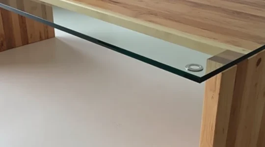 donner-un-esprit-bois-a-une-table-en-verre
